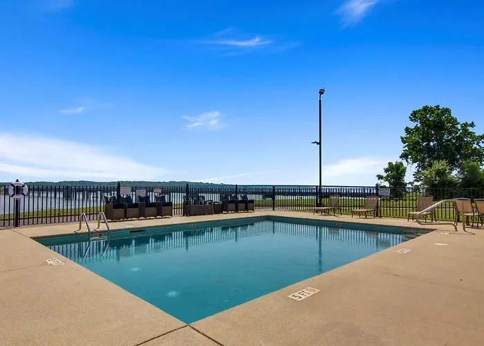 Clarion Pointe On The Lake Clarksville-South Hill West