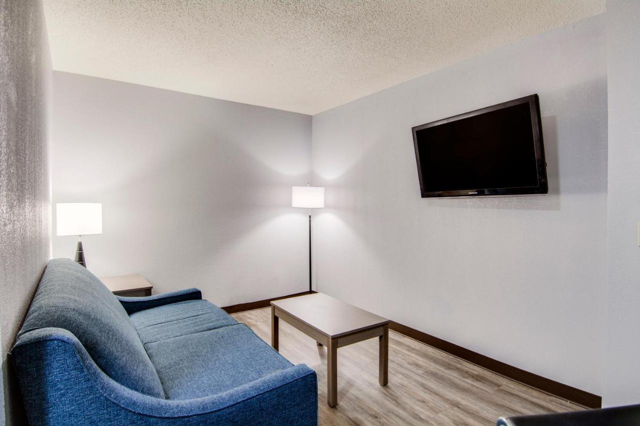 Clarion Pointe On The Clarksville-south Hill West Hotel