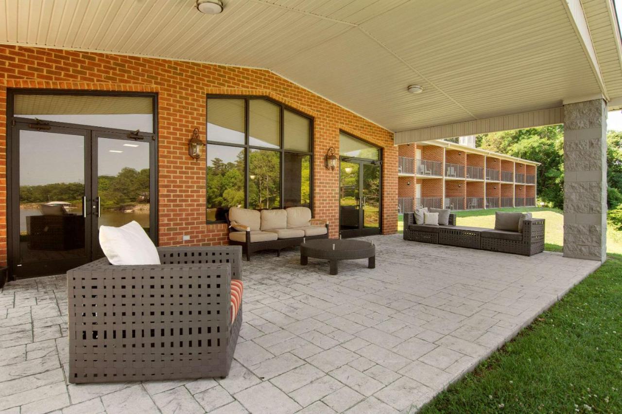 Clarion Pointe On The Clarksville-south Hill West Hotel Clarksville