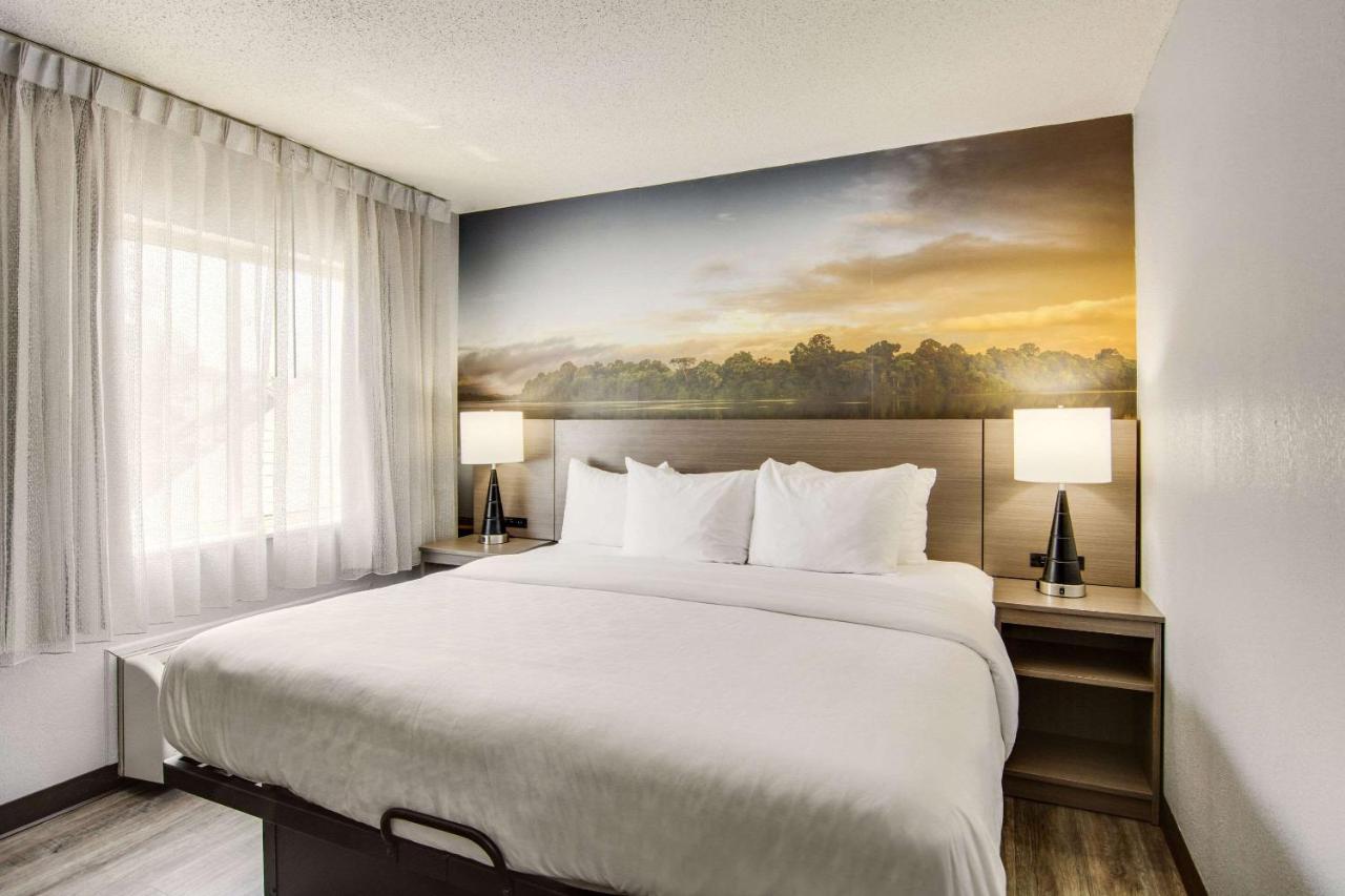 Hotel Clarion Pointe On The Clarksville-south Hill West